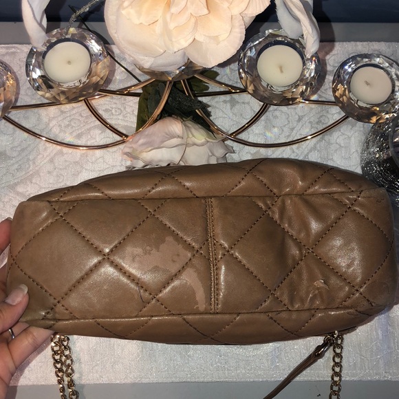 ✨MK Quilted Leather Handbag ✨ - Picture 4 of 7
